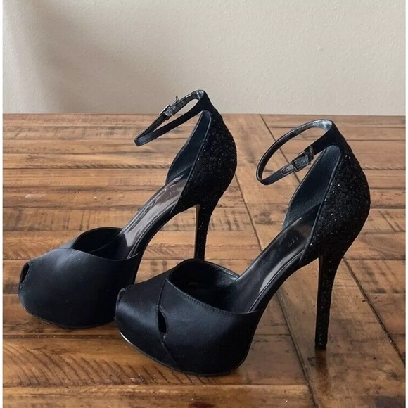 Velvet Heart Black Metallic Peep Toe Heel EUC - Picture 9 of 10